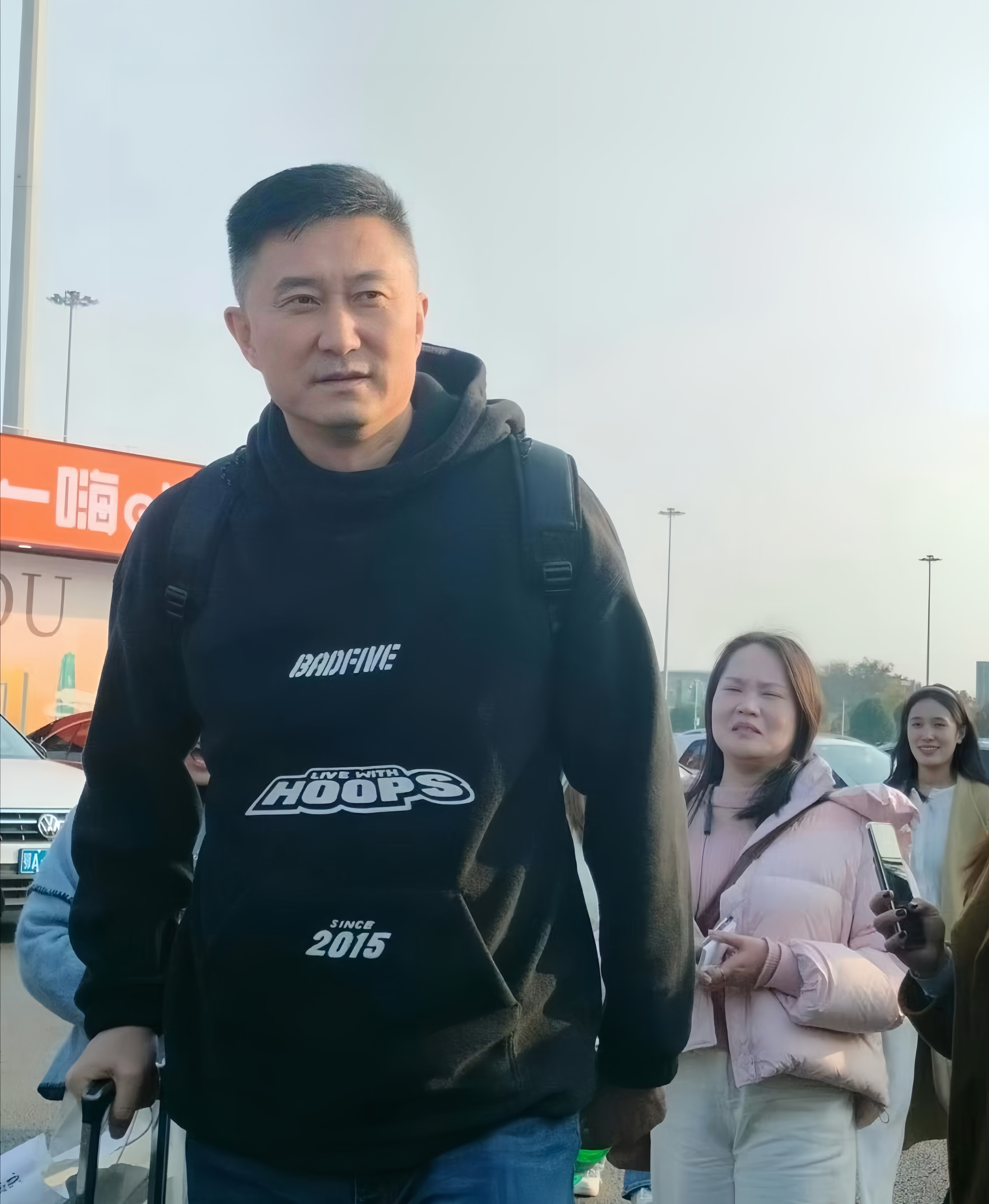 包含广东宏远队备战挑战四川队，誓要力争夺冠的词条