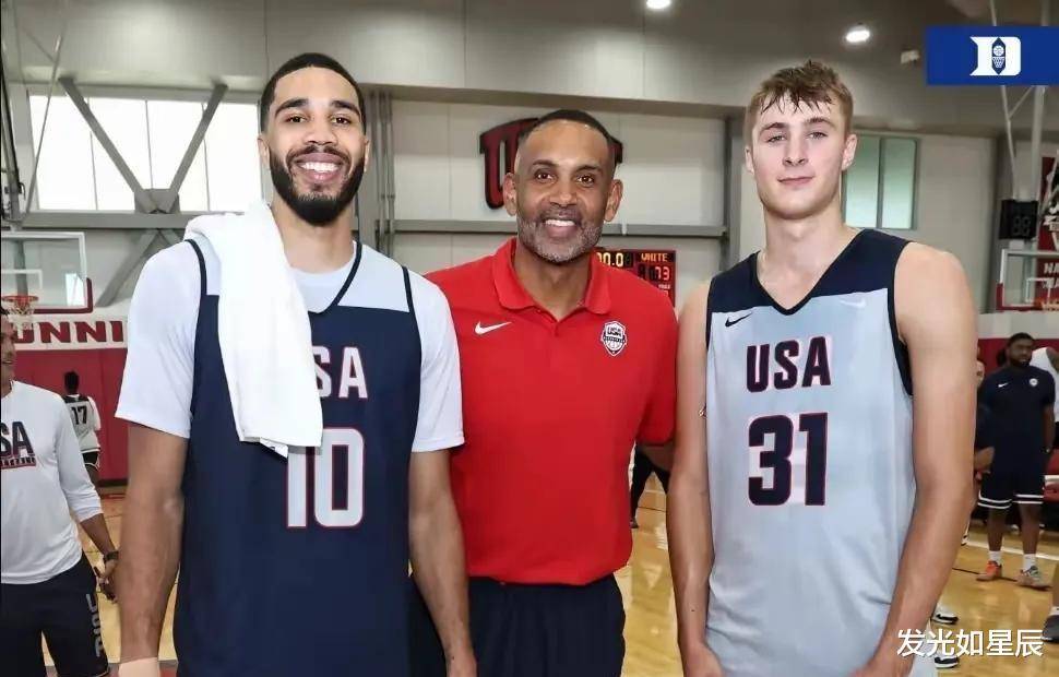 安博体育官方-未来可期！NBA官方晒状元弗拉格与榜眼哈珀选秀同框握手照