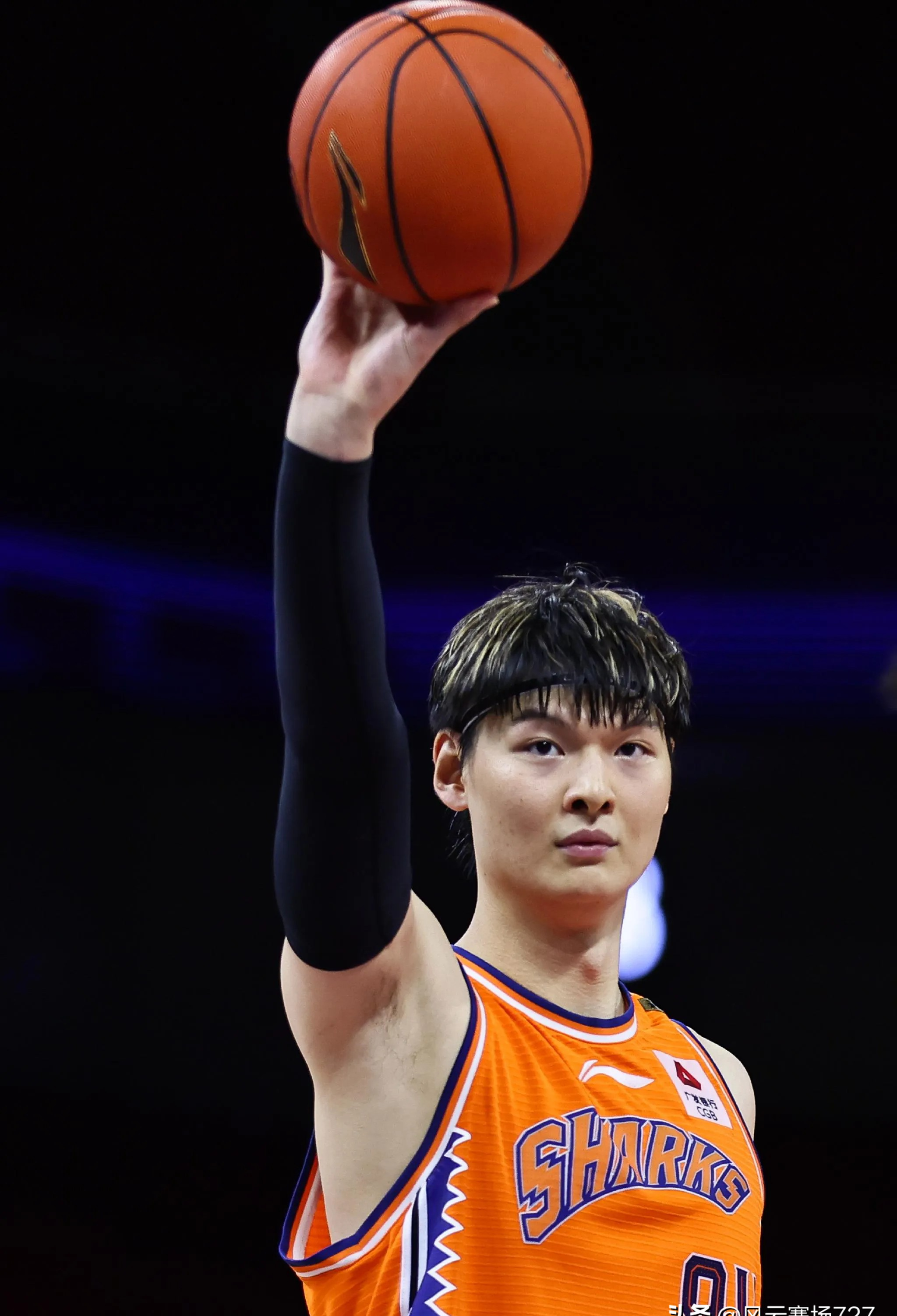 包含CBA新赛季保护合同最低年薪30万元以落选秀身份签的15万的词条